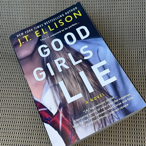 Good Girls Lie a novel - Picture 1 of 2